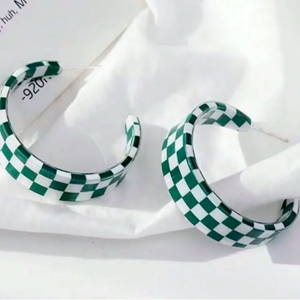 3for$20 1 Pair Of Black And White Checkered Simple C-Shaped Hoop Earrings